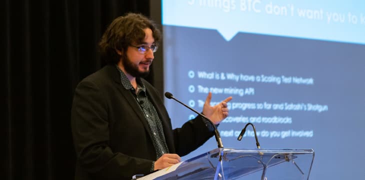 比特币 SV 节点开发人员布拉德·克里斯滕森在 2019年CoinGeek多伦多会议上讨论扩容